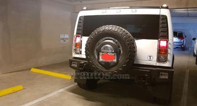 Hummer H2 • 2004 • 115,000 km