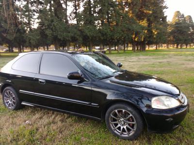 Honda Civic • 2000 • 200,000 km