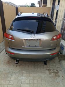 Infiniti FX • 2006 • 185,000 km