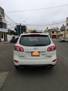 Hyundai Santa Fe • 2009 • 140,000 km