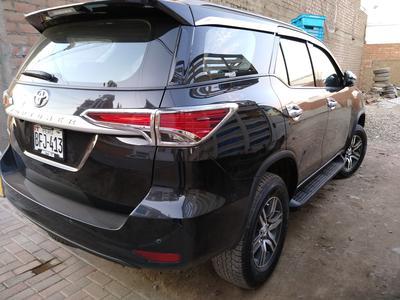 Toyota 4-Runner • 2018 • 10,000 km
