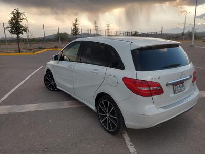Mercedes-Benz Class B • 2012 • 50,000 km