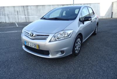 Toyota Auris • 2010 • 32,670 km
