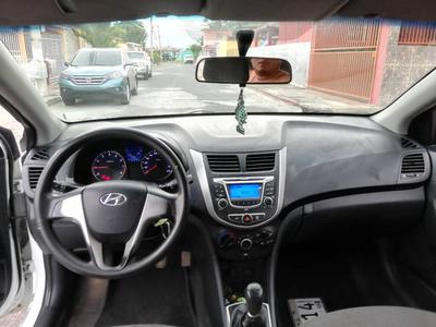 Hyundai Accent • 2012 • 67,274 km