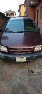 Toyota Sienna • 1998 • 150,784 km
