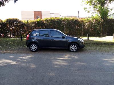 Renault Sandero • 2015 • 111,000 km