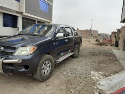 Toyota Hilux • 2008 • 220 km